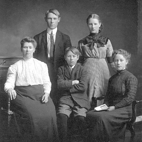[Isabella HOHNER and family]